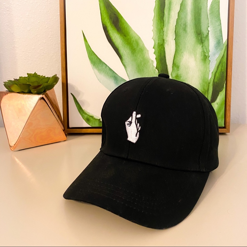 Black Hallyu Finger Heart Cap🖤